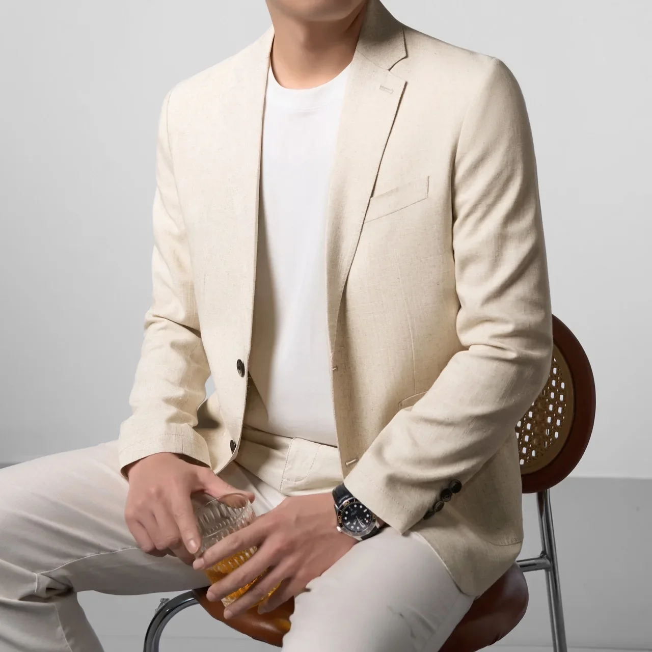 Herren Leinen Blazer Leichte Sommerjacke Unstrukturiert Smart Casual Atmungsaktiv Kühlend Lyocell Resort Stil Stiller Luxus Eleganter Mantel Sonnenschutz Urlaub Strand Viskose Mischung Oberbekleidung Büro Reise Freizei – Detail 8