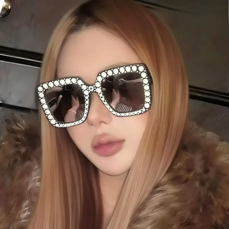 Exaggerated Square Frame Rhinestone Sunglasses for Women Men Oversized Goggles Diamond-bordered Stylish Square Frame Eyewear