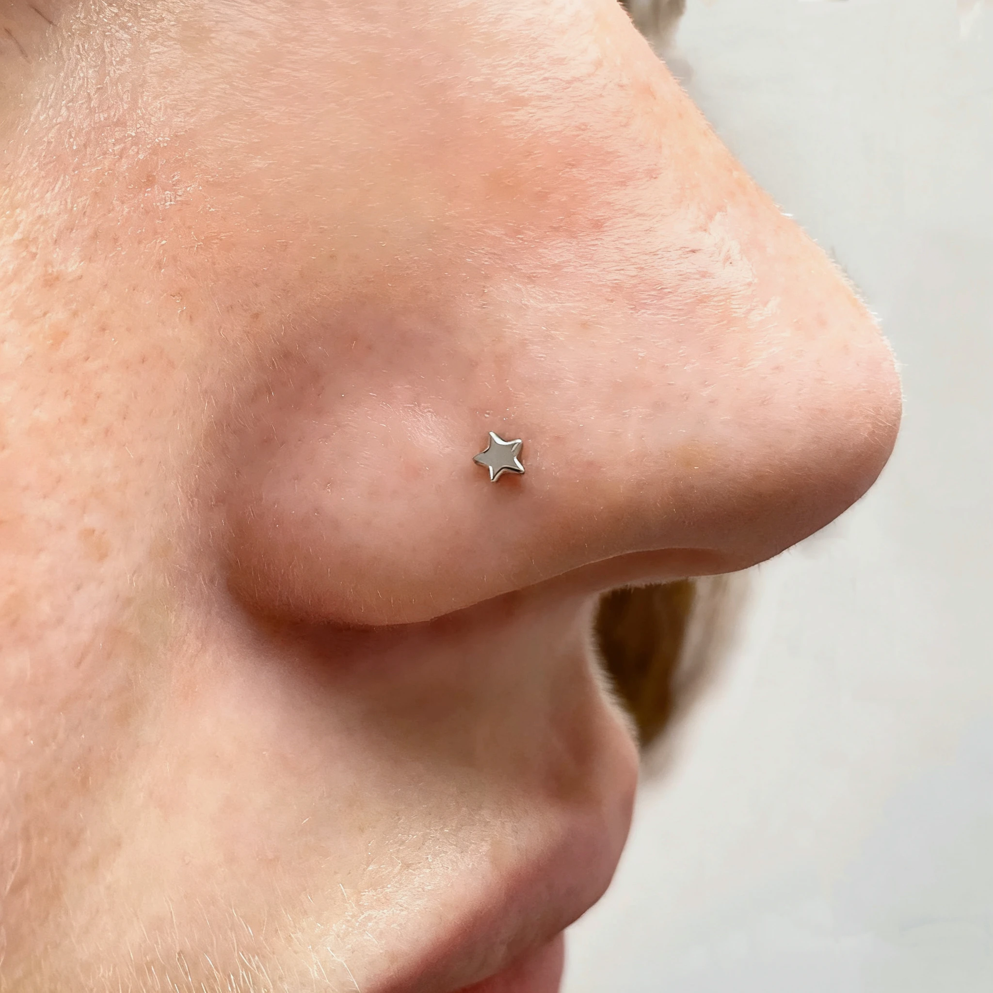 Personalized titanium steel star nose piercing jewelry, with a thick shaft of 0.8mm for piercing jewelry