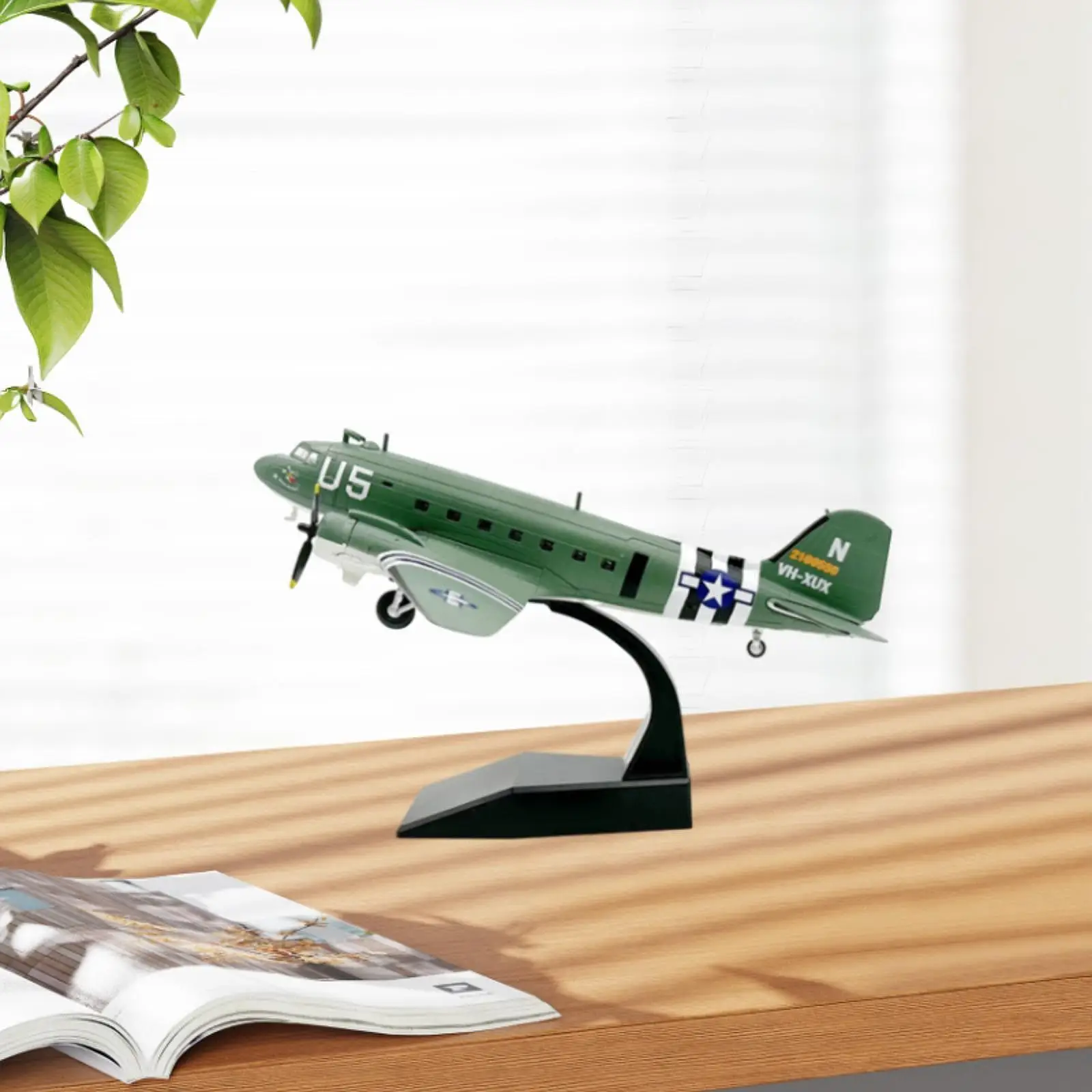 

1/100 Alloy Aircraft Model Tabletop Decor Souvenir Airplane Model