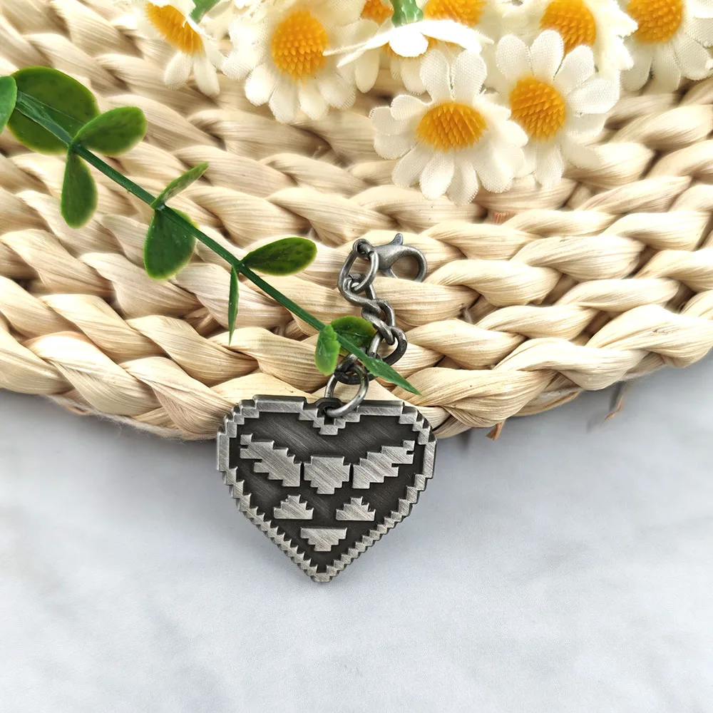 Deltarune Pixel Heart Doppelseitiger Metall-Schlüsselanhänger Retro-Spiel-Anhänger Rucksack-Charm Sammlerstück für Videospiel-Fans Geschenk – Detail 9