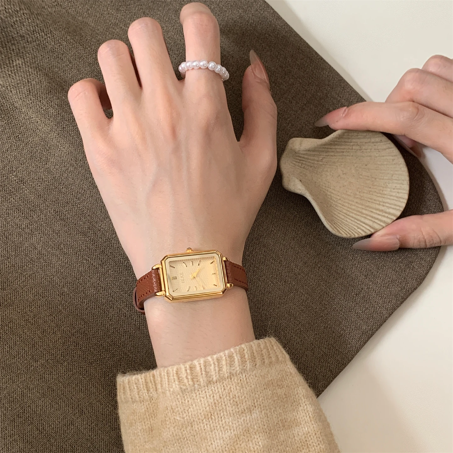 Simple high-end sensibility Mori literary niche retro style square watch women's temperament women's belt watch