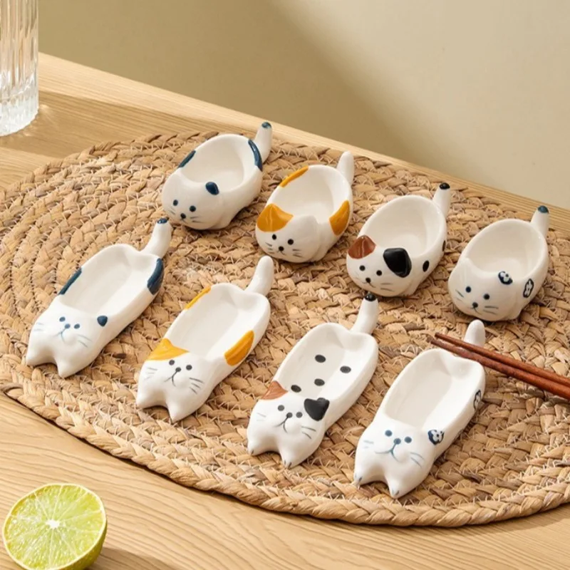 

Korean Cartoon Cat Ceramic Seasoning Dish Japan Lucky Cat Sauce Dish Household Dipping Tray Multifunctional Chopstick Holder