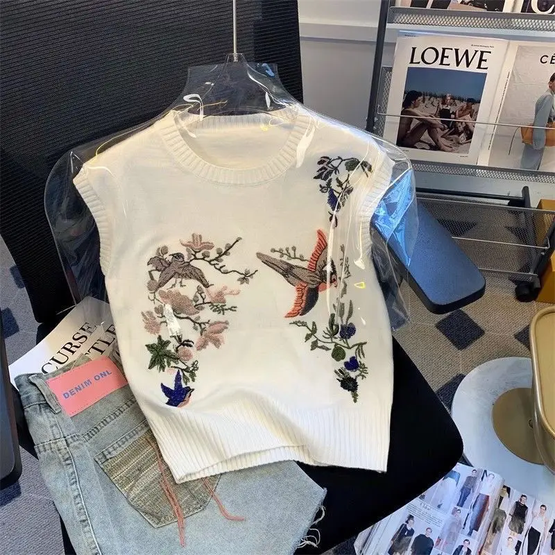 

Women's Clothing Vintage Fashion Embroidery Sleeveless Tops Summer Elegant Loose O-neck Knitted T-Shirt