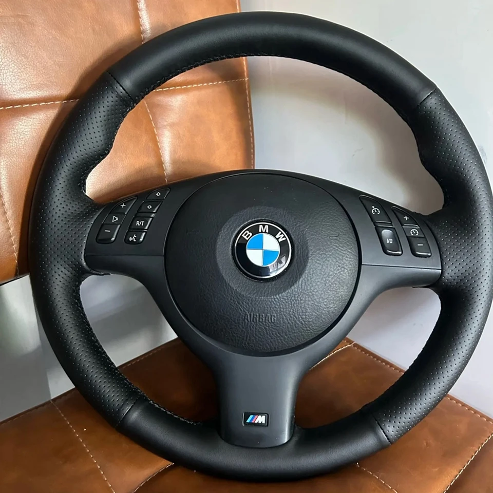 Kundenspezifische handgenähte Mikrofaser-Leder-Lenkradabdeckung für BMW E46 E39 330i 540i 525i 530i 330Ci M3 2001–2014 – Detail 1
