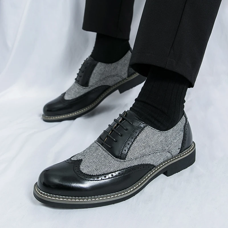 

Модные брендовые резные кожаные туфли с усовершенствованными блоками цветов, нескользящие мужские оксфорды с плоской подошвой и острым носком для художников, актеров