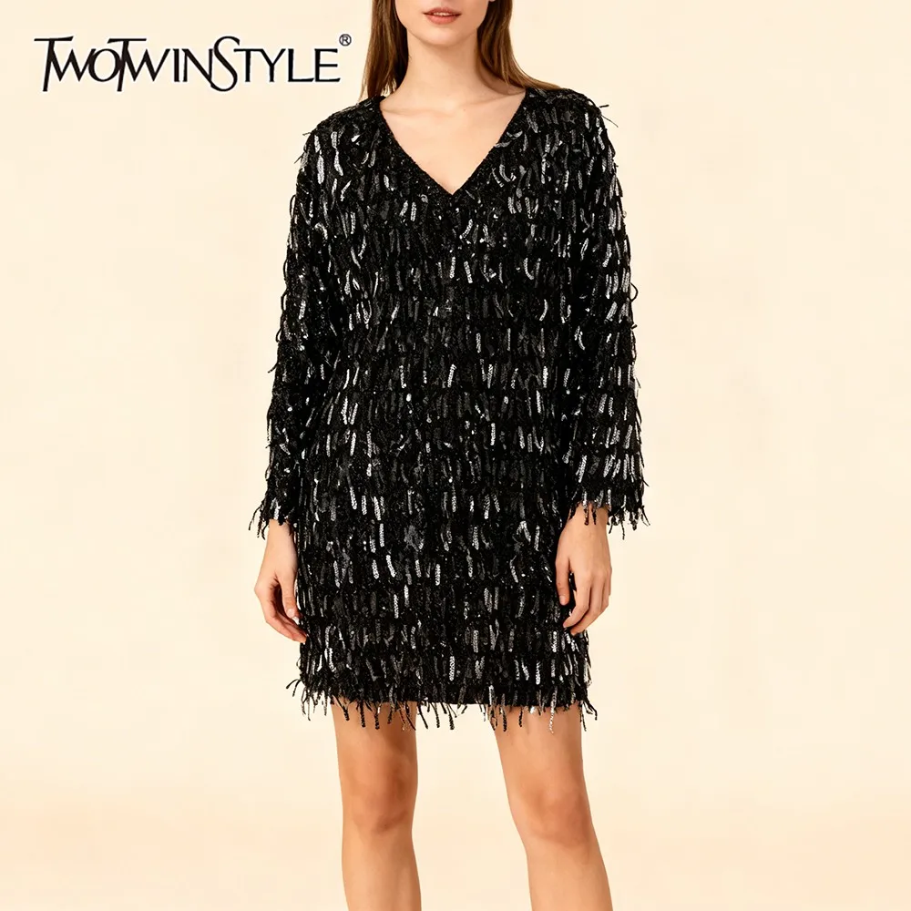 

TWOTWINSTYLE Luxurious Party Spliced Tassel Coat for Women V Neck Long Sleeveelegant Fashion Mid Length Jacekt Female Autumn New