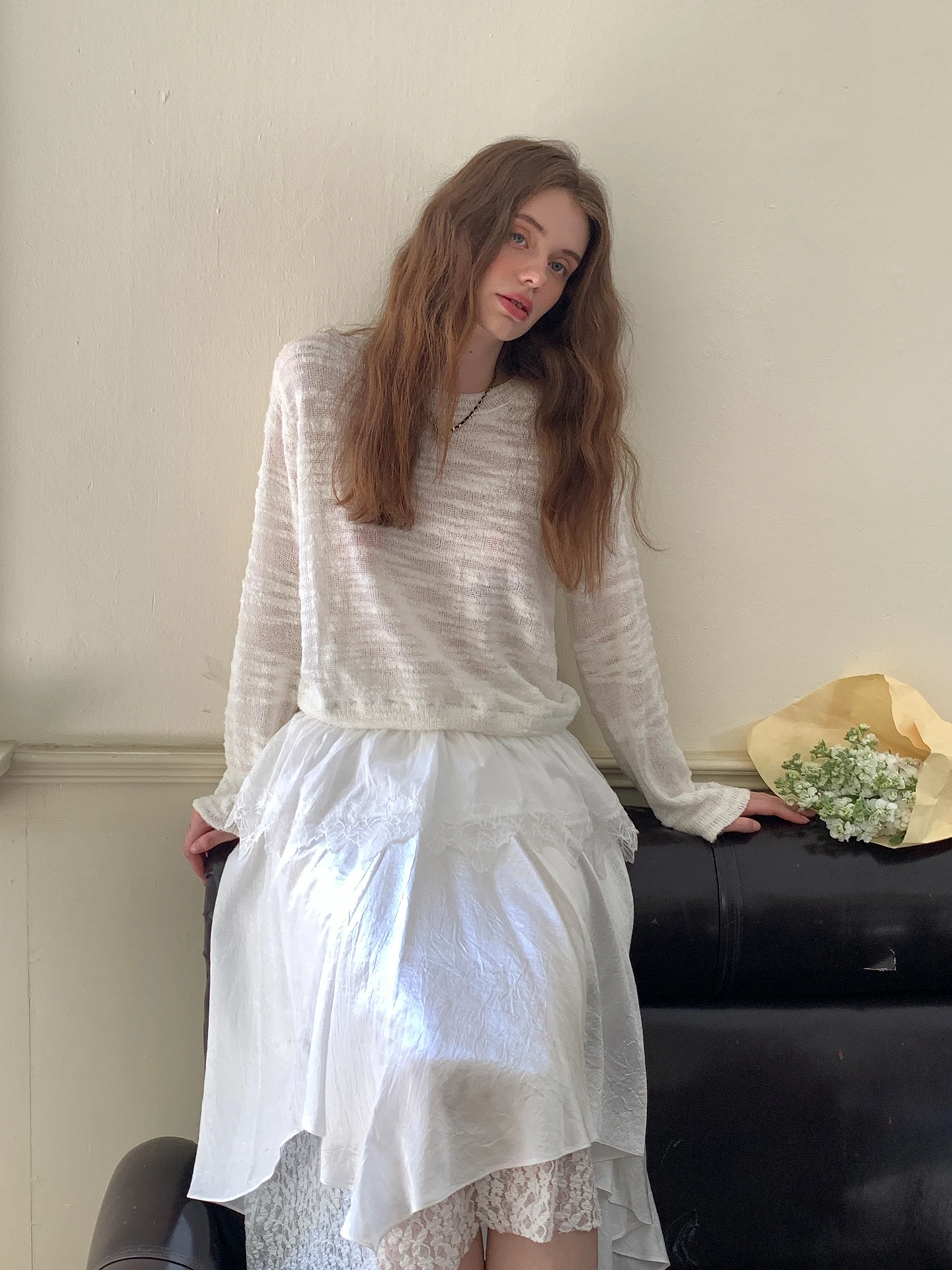 

Новый женский облегающий трикотажный топ ZHU с круглым вырезом, оригинальный дизайн, для ранней осени, универсальный, мягкий, с вырезами, с длинными рукавами