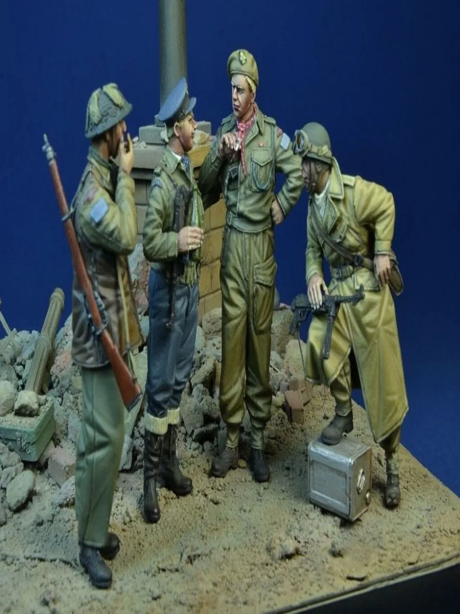 

1/35 Resin Model WWII Soldiers (Four without Scene), Resin Model Soldiers, WWII Military Theme, Unassembled and Unpainted Kit