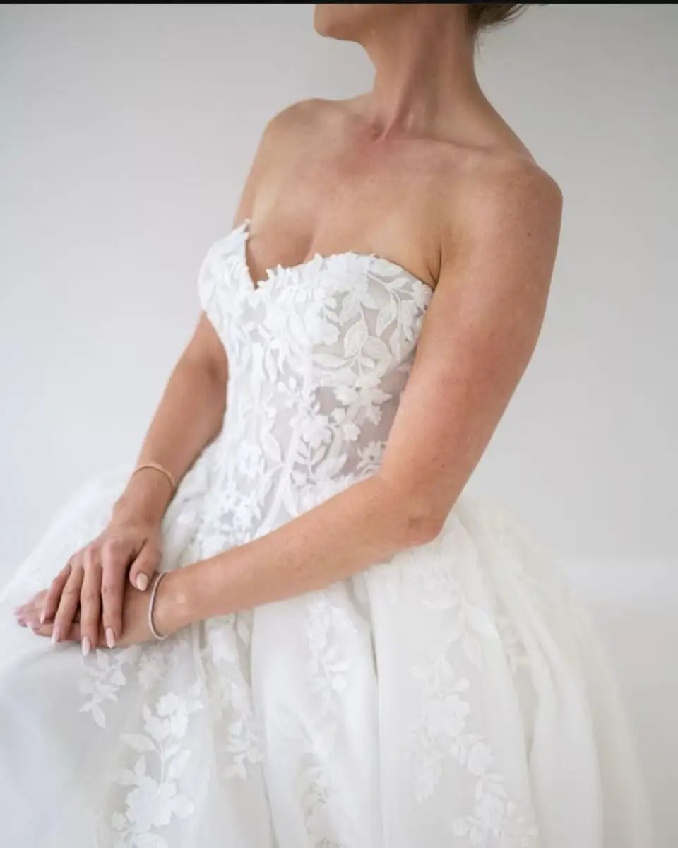 새로운 도착 웨딩 드레스 A 라인 레이스 Strapless 민소매 페르시 맞춤형 신부 가운 Vestidos De Novias