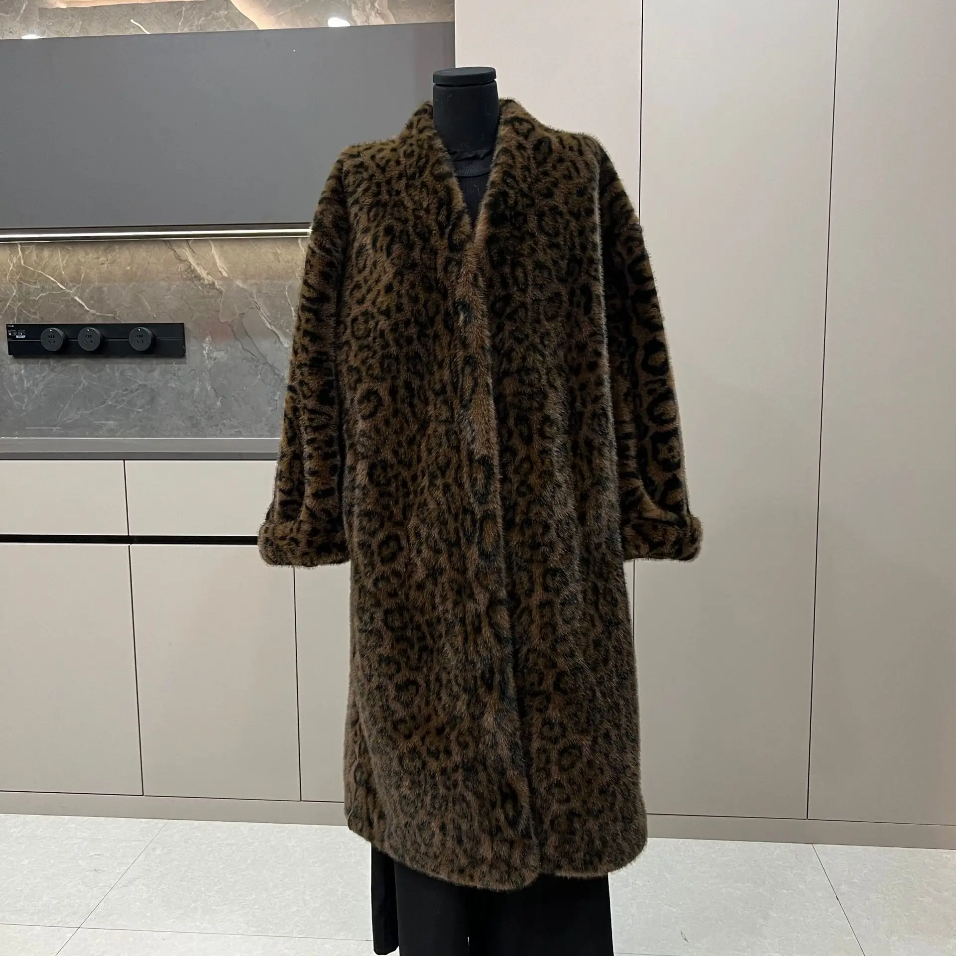 เสื้อโค้ทผู้หญิง ขนเฟอร์เทียม แจ็คเก็ต คอวี ลายเสือดาว หนา อุ่น สไตล์ Y2k เสื้อแจ็คเก็ตสตรีทแวร์ สง่างาม เสื้อคลุมทำงาน สำหรับฤดูใบไม้ร่วงและฤดูหนาว