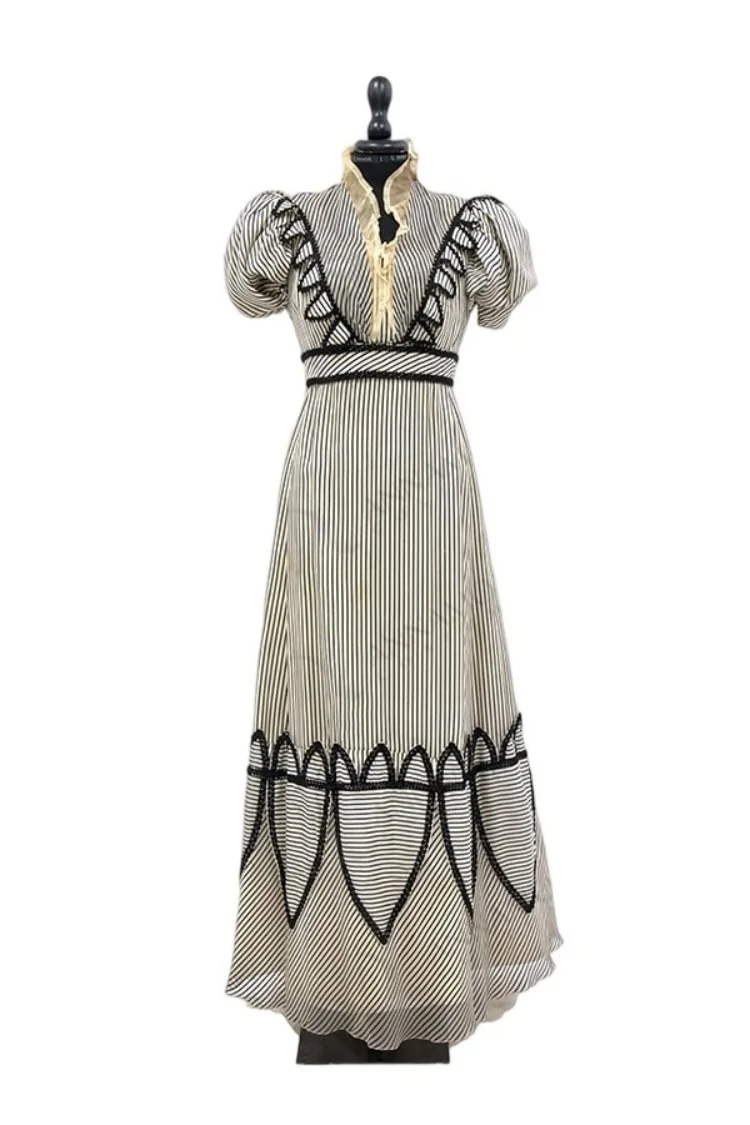 فستان يوم مخطط على الطراز القوطي لعام 1830 من القرص الفيكتوري الإدواردي دوقة بعد الظهر للمشي زي الحرب الأهلية جنوب حسناء الكرة ثوب