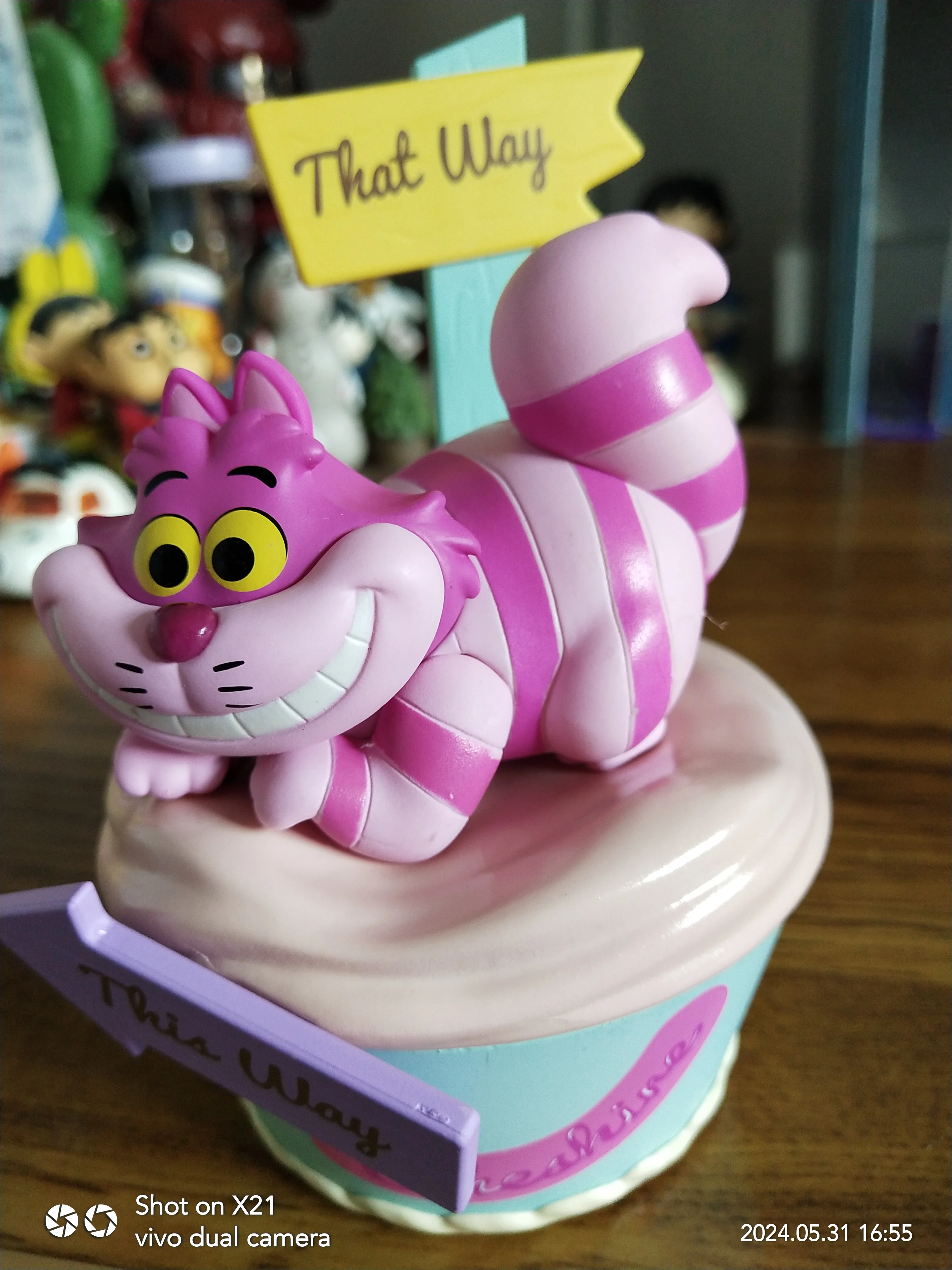 Original Disney Cupcake Serie Blind Box Dumbo Lucifer Katze Anime Figur Kawaii Mystery Box Raumdekoration Sammlung Modell Puppe