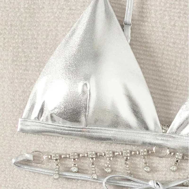 Traje de baño plateado sin espalda, conjuntos de Bikinis triangulares para mujer, traje de baño Sexy 2021, traje de baño con corte de pierna alta, Bikini con diamantes de imitación para mujer