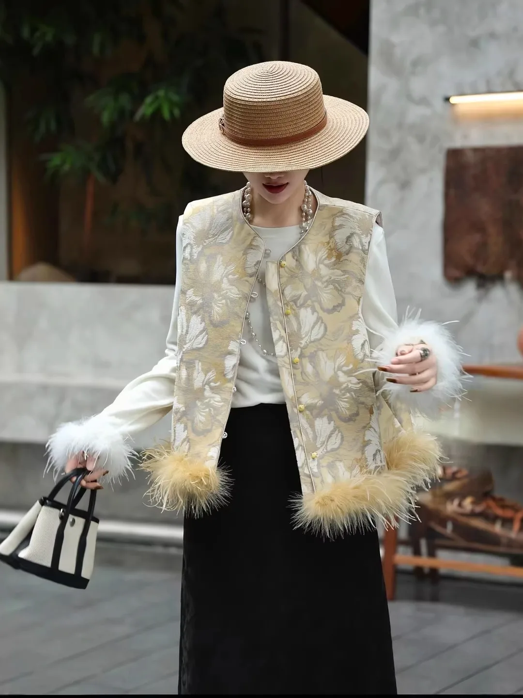 Novo Colete Feminino Chinês Acolchoado de Plumas de Avestruz, Estilo Elegante para Outono/Inverno, com Gola Redonda e Fecho de Botão Único