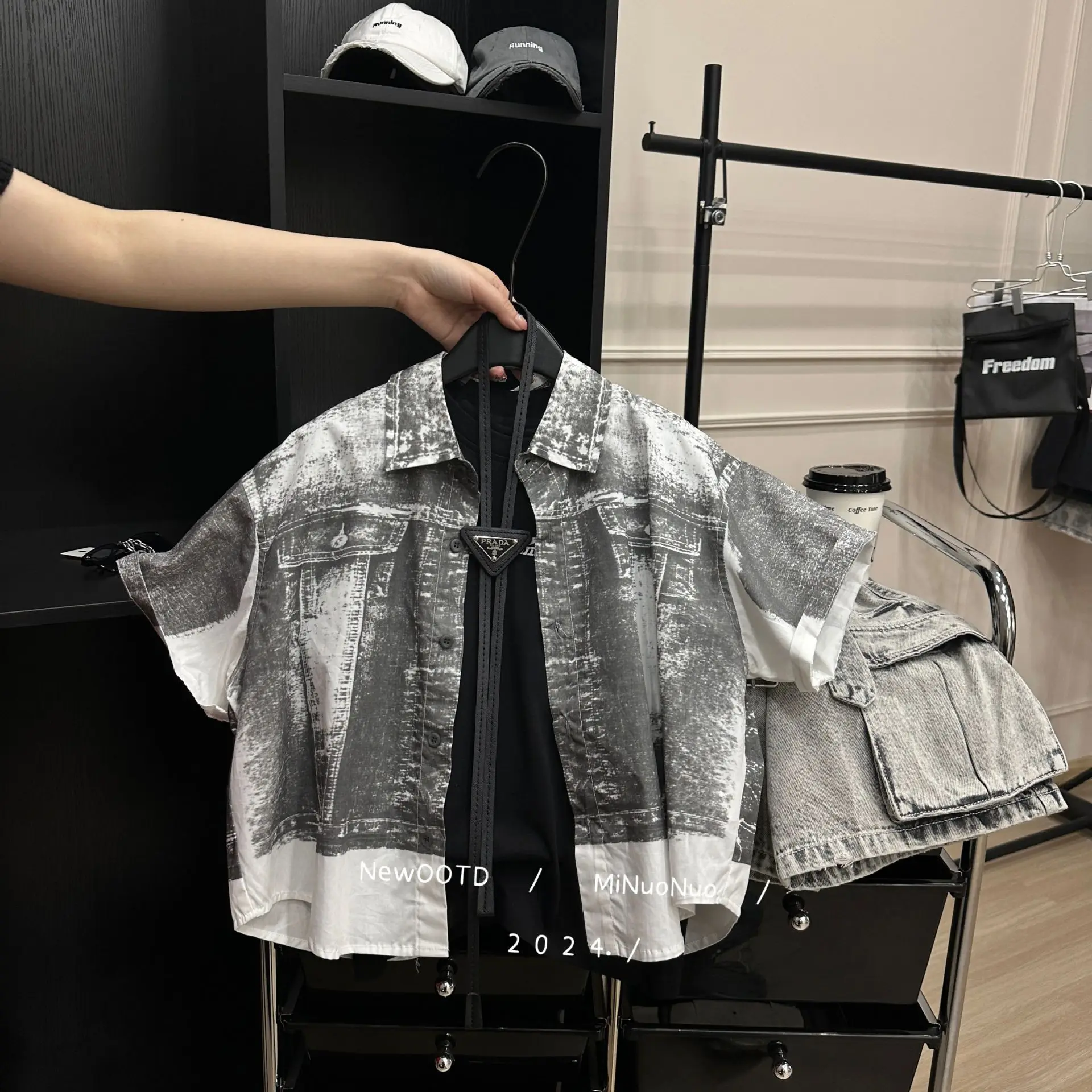 

Boys Set 2024 New Korean Summer Dress Childrens Handsome Short Sleeved Boys Summer Shirt and Shorts Set Kids Clothes
