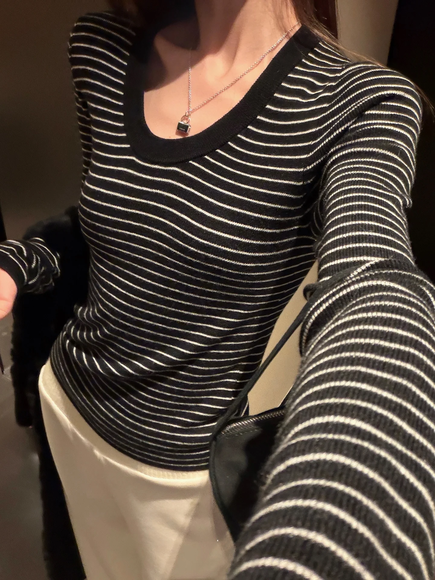 

Slim Fit Stripe Knitwear round Ne Long Sve Inner Wear Base irt Casual Sle Polyester Fiber Heydle Brand Bla White S...