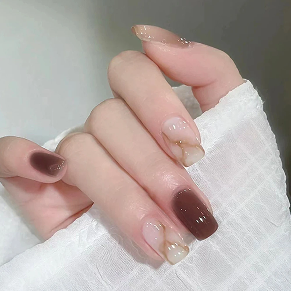 Early Autumn Simple Fake Nails with High Quality Resin Material for Young City Trendy Girls