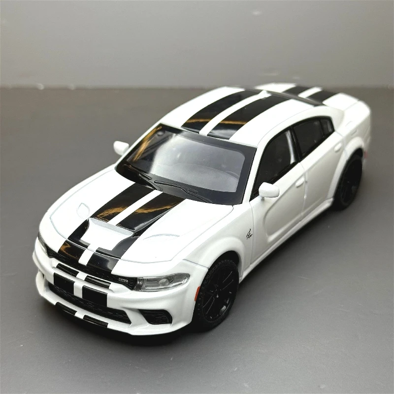 1:32 Neuer Warhorse-Sportwagen mit Ton und Licht, zurückziehbares Kinderspielzeugauto, Tonmodell, Desktop-Ornament, Geschenk