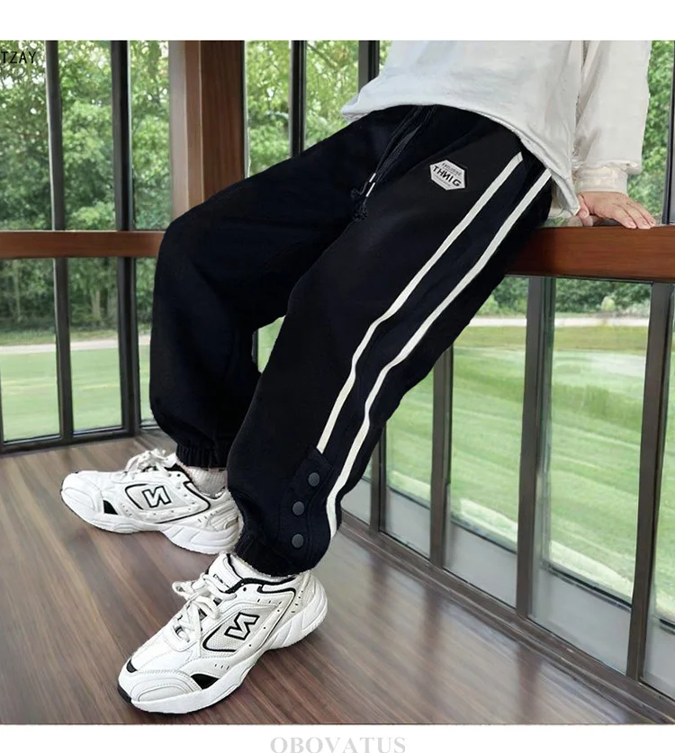 Neue Frühlings-Sport-Hosen für Jungen mit Seitenstreifen, gerade geschnittene Jogginghosen für Teenager zum Ausgehen. – Detail 8
