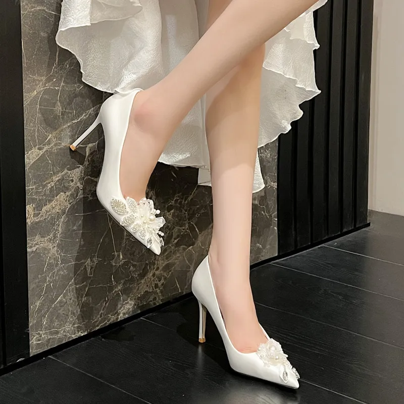 Bride Shoes Crystals Flowers Women Pumps 2023 New White High Heels Luxury Hand-embroidered Pearl Flowers Satin Lady Thin Heels