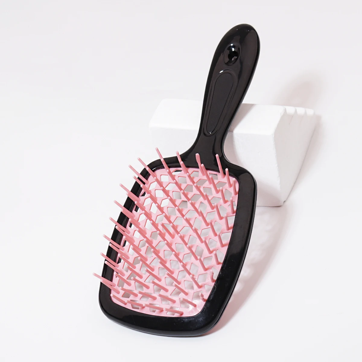 Tangled hair combed hair massage hairbrush hollowed out curly brush salon hairdresser hairdresser