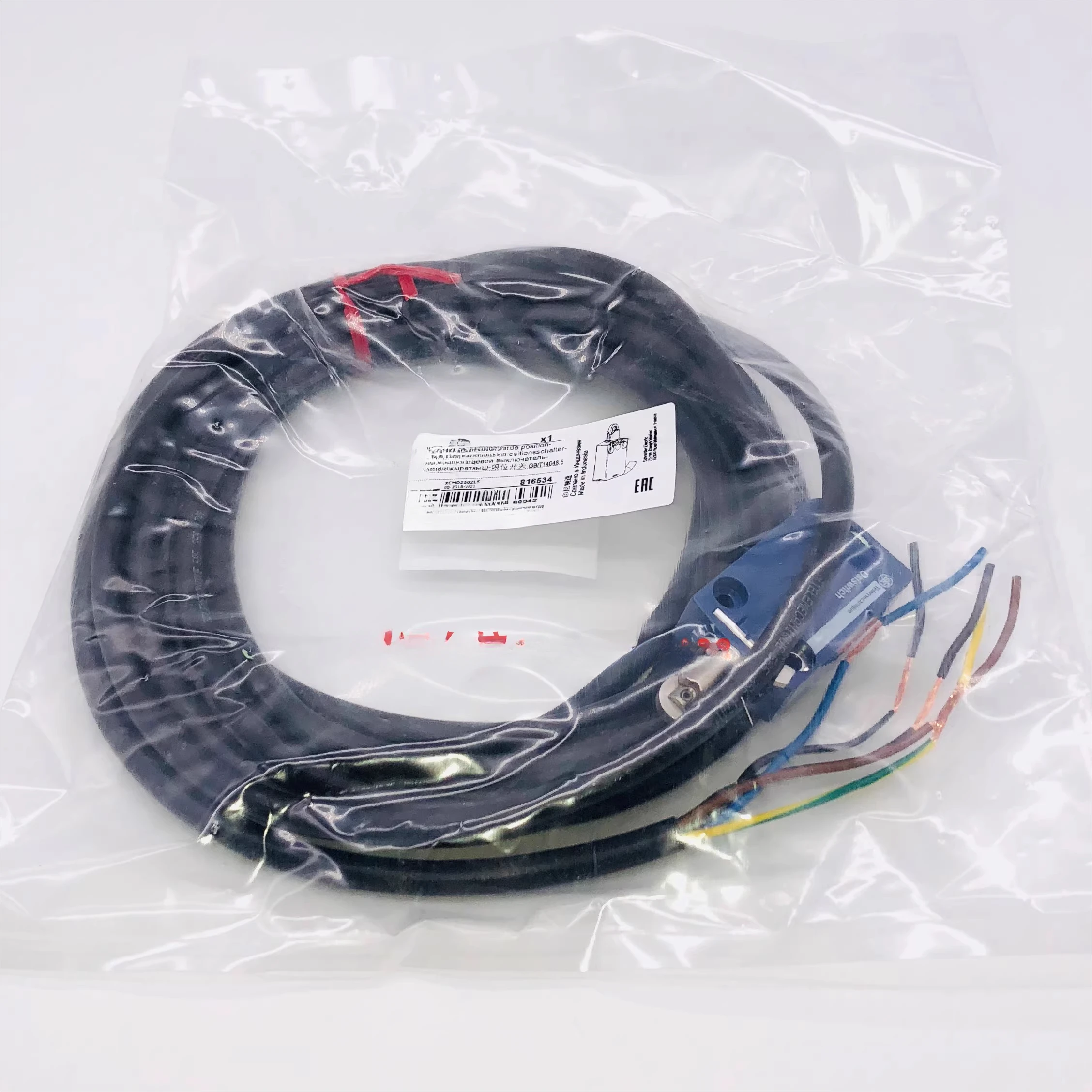

XCMD2502L5 Small Limit Switch 5-meter Original Stock Agent