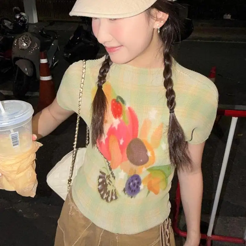 Kimutomo Women Playful Hand Drawn Floral Print Short Sleeve T Shirt Slim Fit Stretchy Slimming Versatile Trendy Summer Top