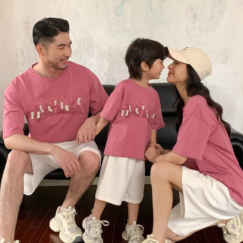 

Family Cotton Pink T Shirts Fashion Summer Father Daughter Same Tees Mother Son Equal Tops Korean Parents and Children Clothes