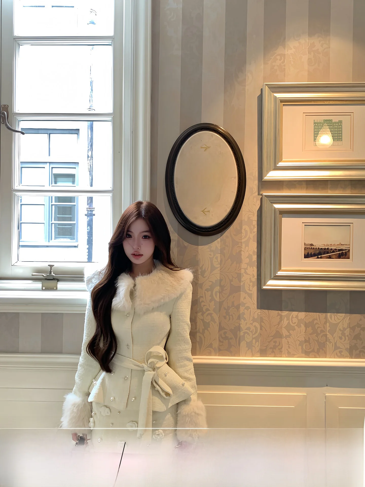 

Теплое женское пальто прямого кроя с отстегивающимся меховым воротником и юбкой с 3D цветочным узором ручной работы