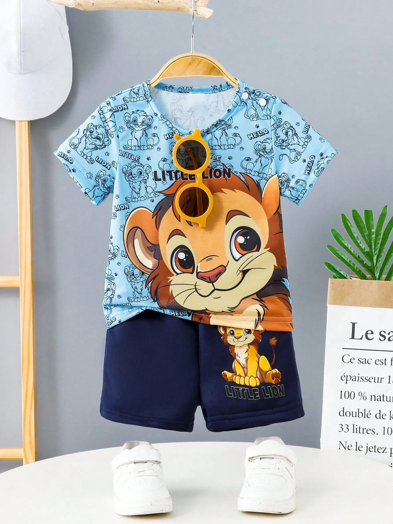Two piece summer outfit for boys, handsome T-shirt with round neck casual shorts, loose and breathable cartoon clothes for boys