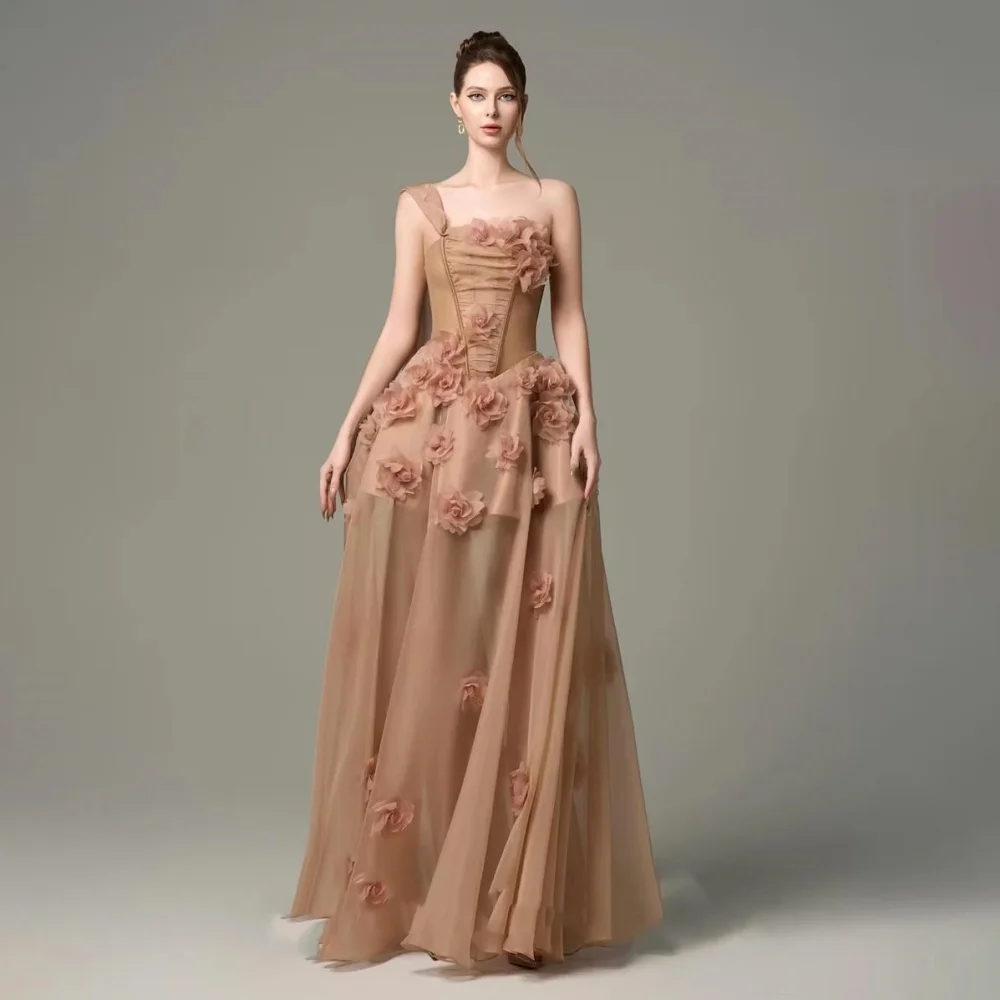 Aangepaste prachtige ruches dames galajurk strapless charmante ruches kant-up bloem applique feestjurk dames avondjurk