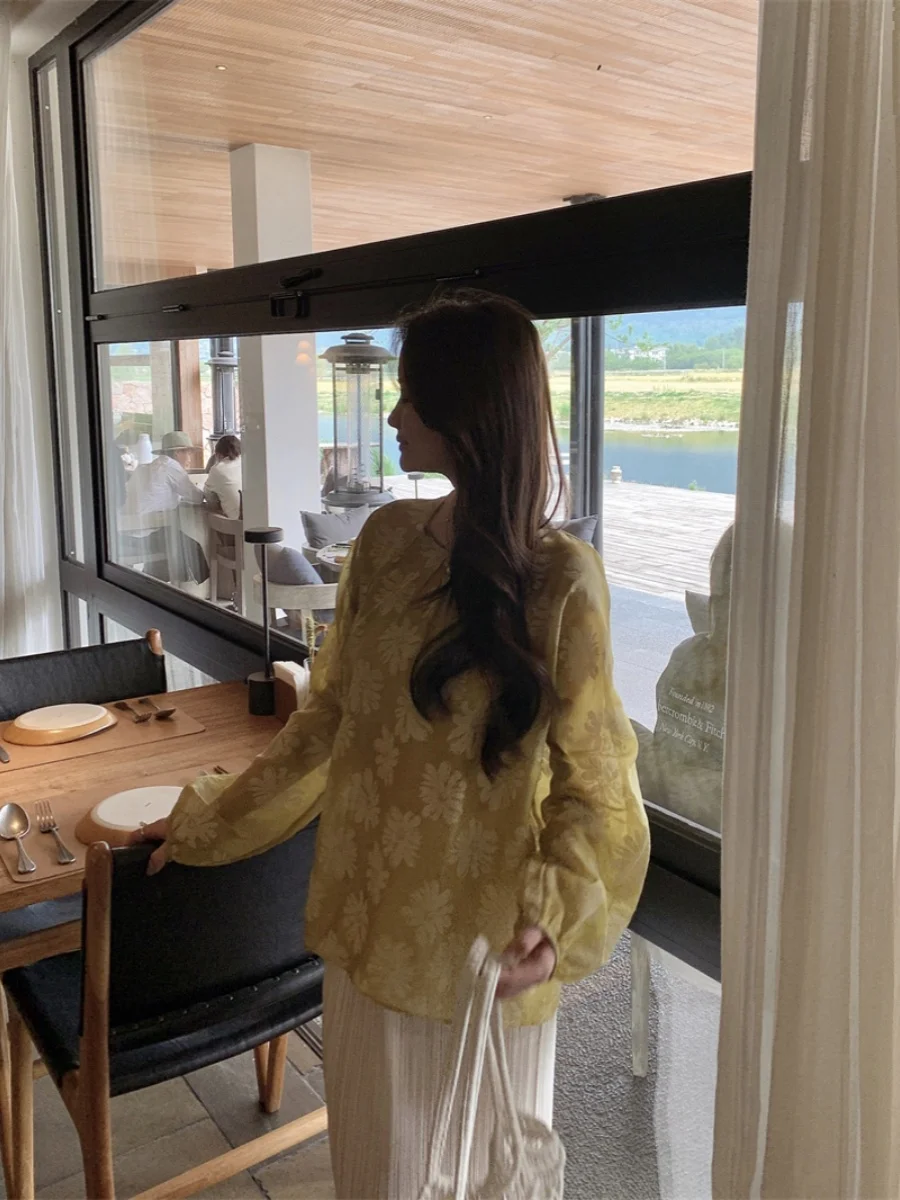 

New Chinese Sle Small irt WO Outsider Silk Print Women's Faion Summer 202 Other Material Blouse Ele Casual Top