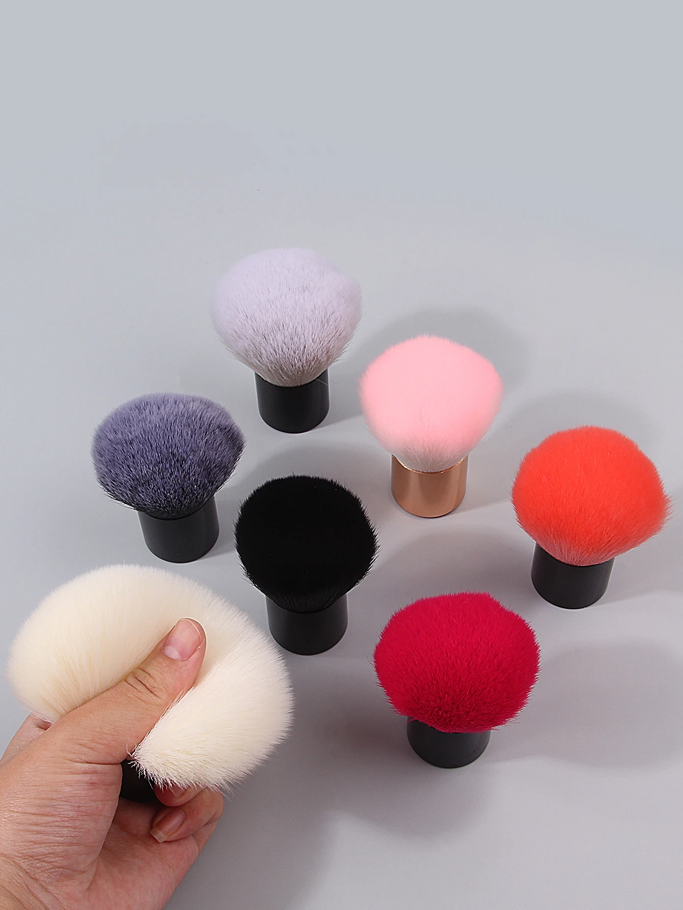 Brosse à fard à joues en poudre libre à tête de champignon Portable, brosse de nettoyage des ongles, brosse à ongles, brosse à poussière, outil de beauté multifonctionnel à poils souples