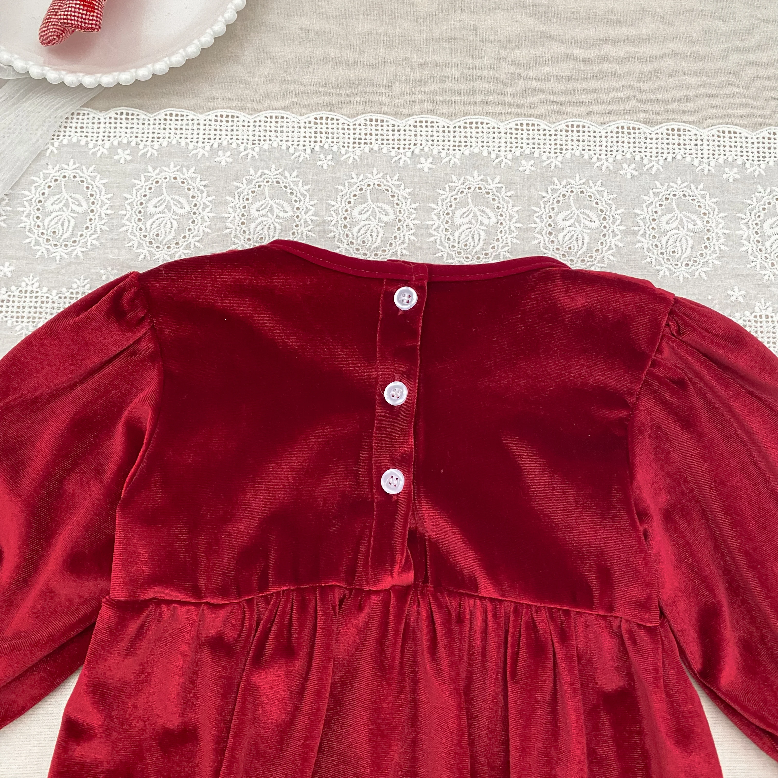 2026 Baby Mädchen Roter Samt-Strampler Langarm Weißer Spitzen-Rüschen-Body Neugeborenen Prinzessin Party Weihnachtsoutfit 0-24M – Detail 8