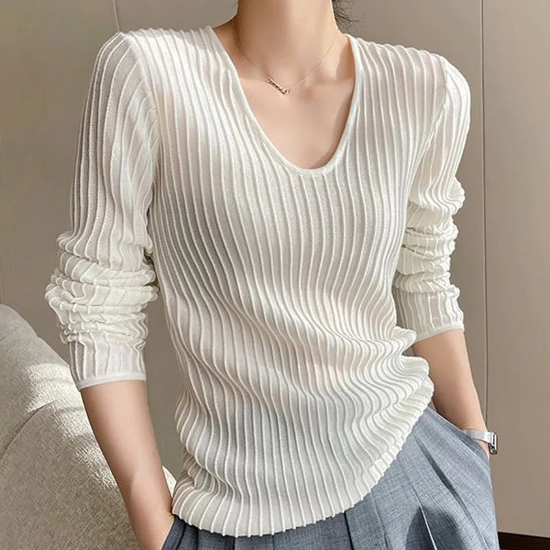 Autumn New Fashionable Simple White V-neck Long Sleeved Knitted Shirt Fashionable Casual Temperament Versatile Loose Women's Top