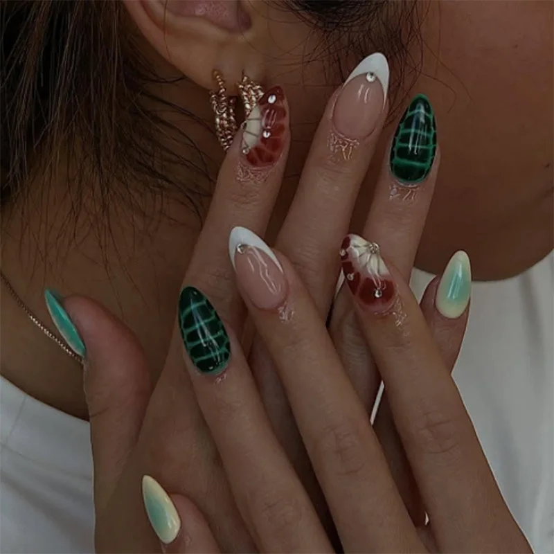 

24PCS Vintage Almond Press on Nails Retro Green Gradient with Flower Patterns Fake Nails Spice Girls Simple French Wearable Nail
