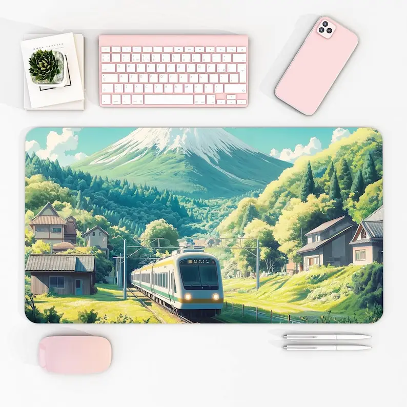 

Коврик для мыши с аниме-пейзажем поезда с зелеными растениями и горными видами подходит для геймеров и украшения офисного стола.