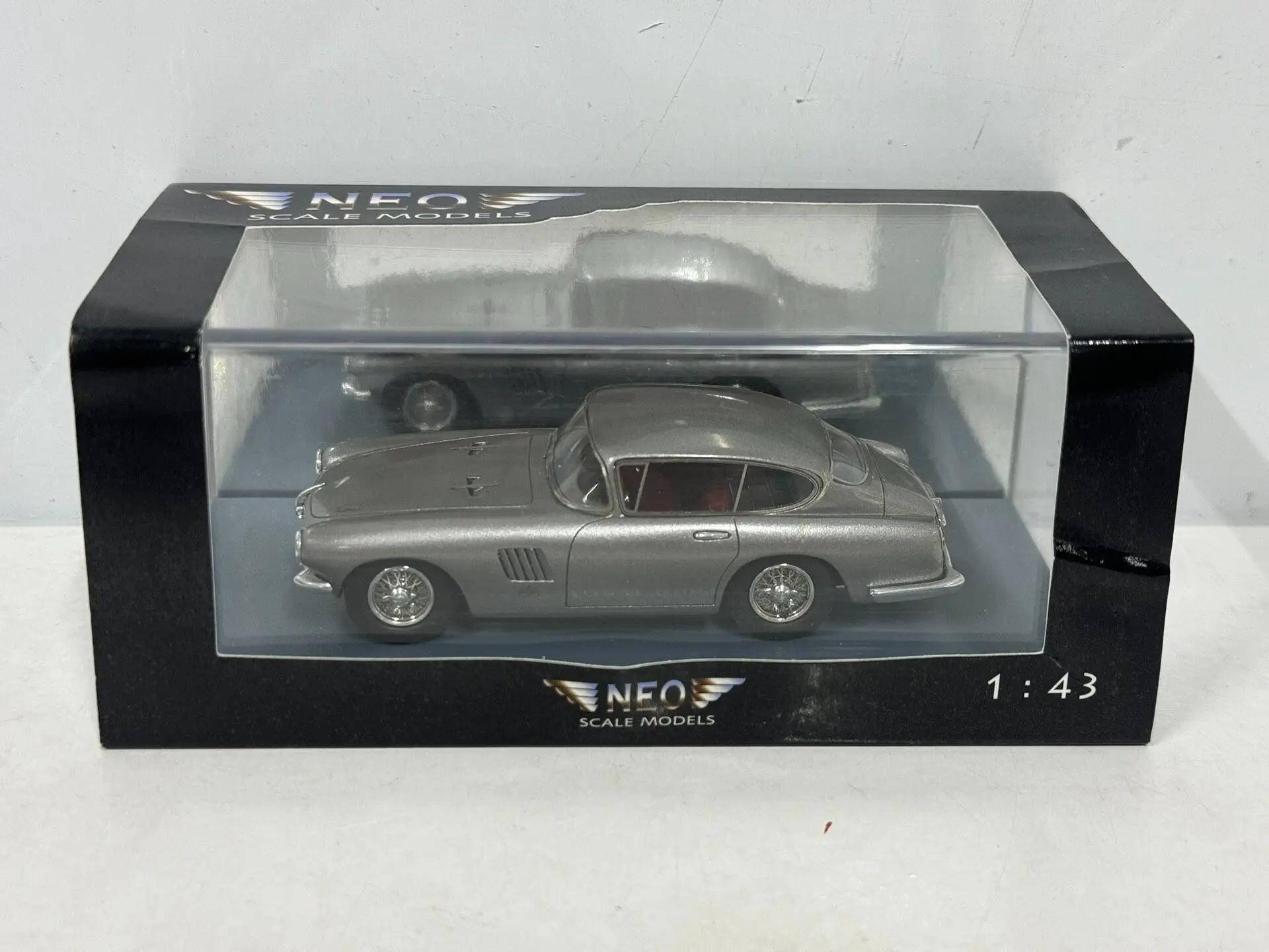 neo-1-43-scale-picasso-vintage-car-z-102b-touring-1956-resin-car-model