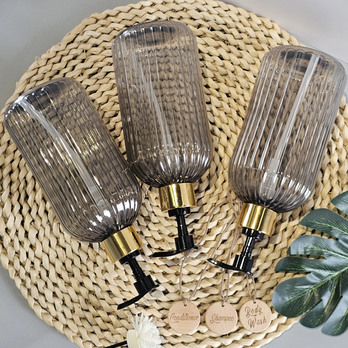3er-Set Elegante Shampoo-, Conditioner- und Duschgel-Spenderflaschen mit Etiketten, ideal für das Badezimmer, nachfüllbare Kunststoffflasche – Detail 5