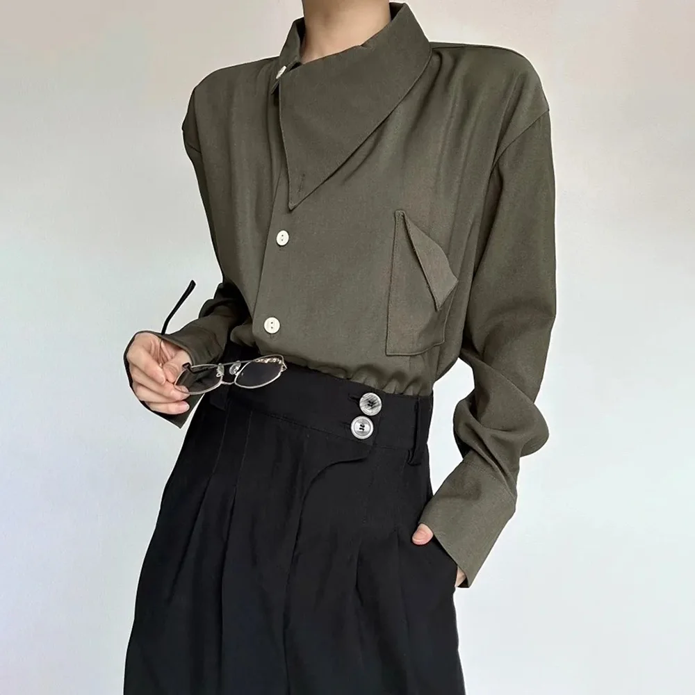 Camicia a maniche lunghe in tinta unita a maniche lunghe da uomo nuova primavera 2025 Elegante retrò di fascia alta Moda scollo allentato Design Irregolare Top da uomo