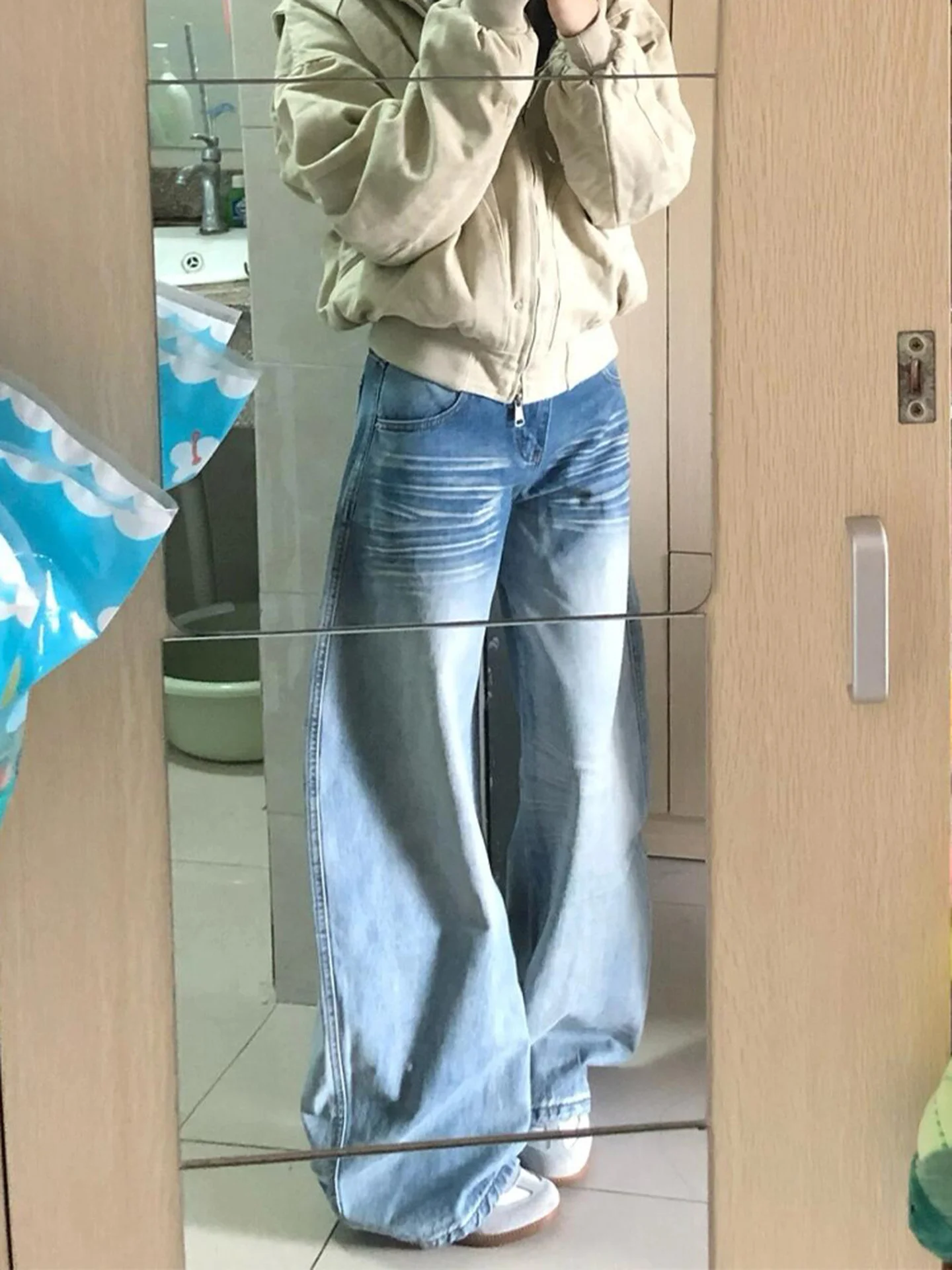 Luźne, szerokie dżinsy damskie w kolorze jasnoniebieskim, idealne na jesień i zimę, nowe, proste spodnie typu tuba.