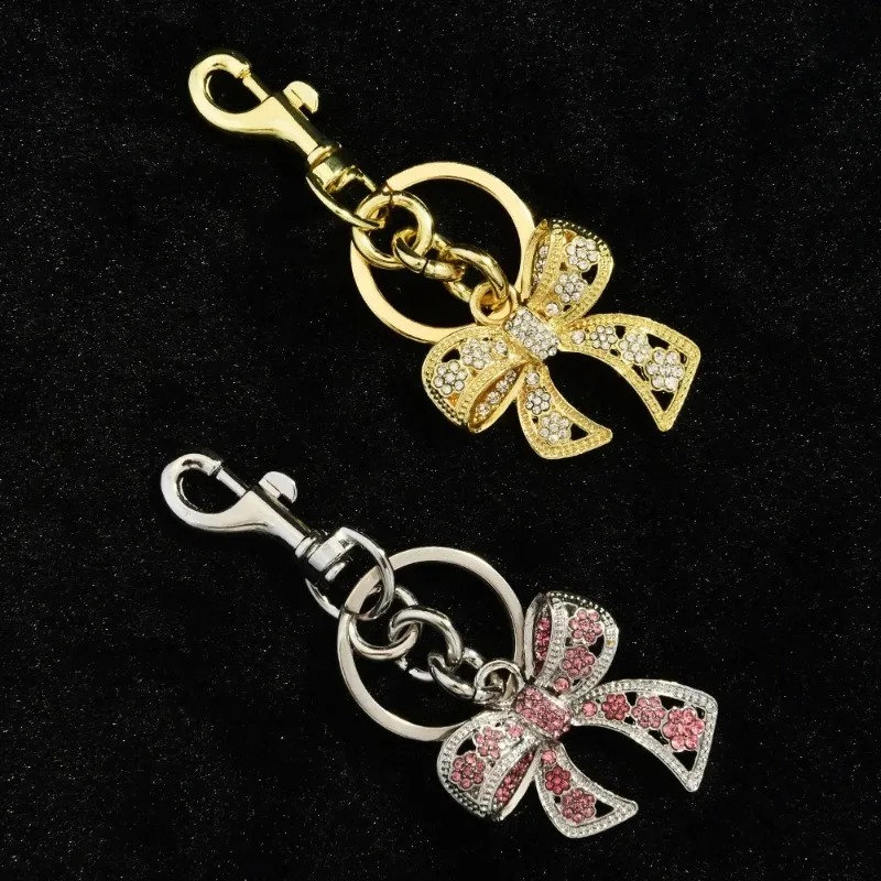 Breloczek do kluczy w kształcie kokardy, wysadzany kolorowymi diamentami, modny i wielofunkcyjny wisiorek do torby samochodowej, zawieszka do torby, 2025