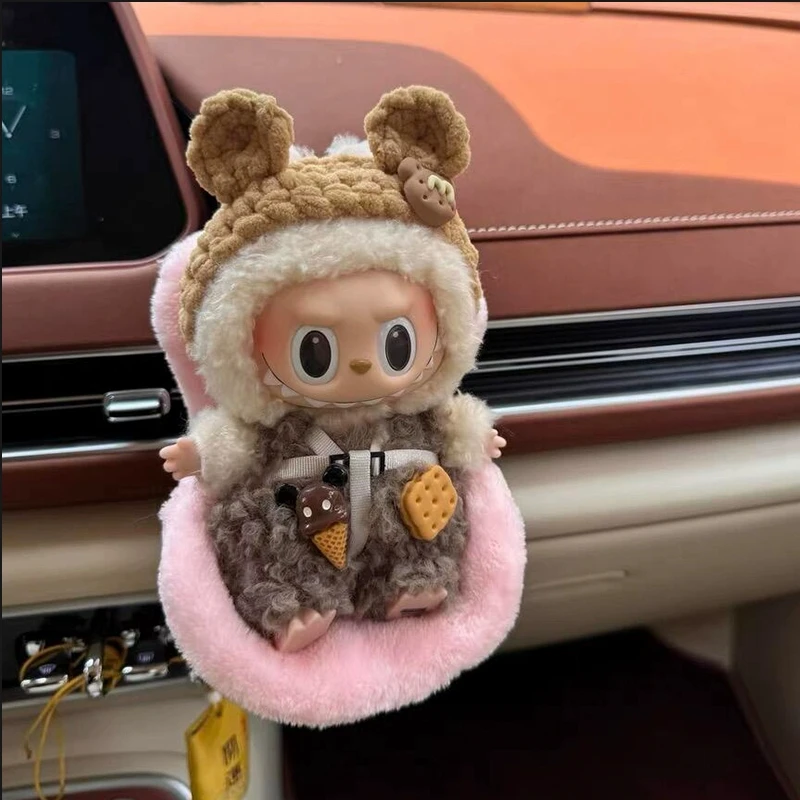 Labubu Autostoeltje Voor 15-17 Cm Mini Pluche Idool Pop Luchtuitlaat Aromatherapie Auto Ornament Geschenken Auto-interieur Decoratie