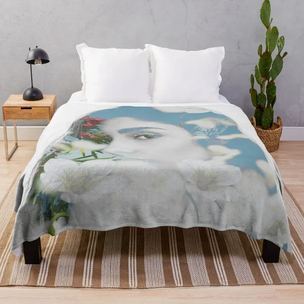 

Como la Flor Silhouette with Flowers Throw Blanket Fashion Sofas Plaid on the sofa Blankets