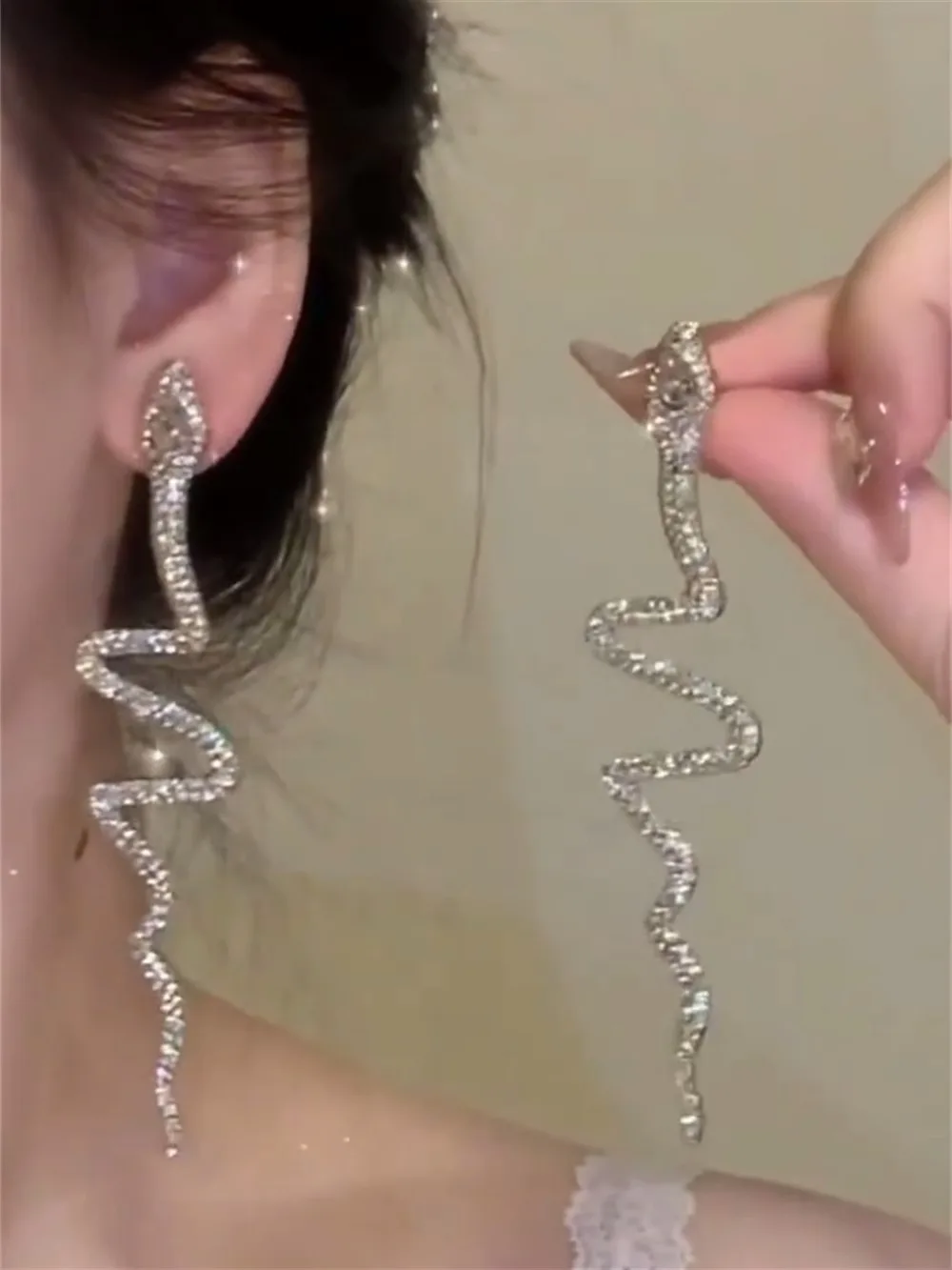 

Cold wind serpentine full of diamonds exaggerated personality cool long stud earrings