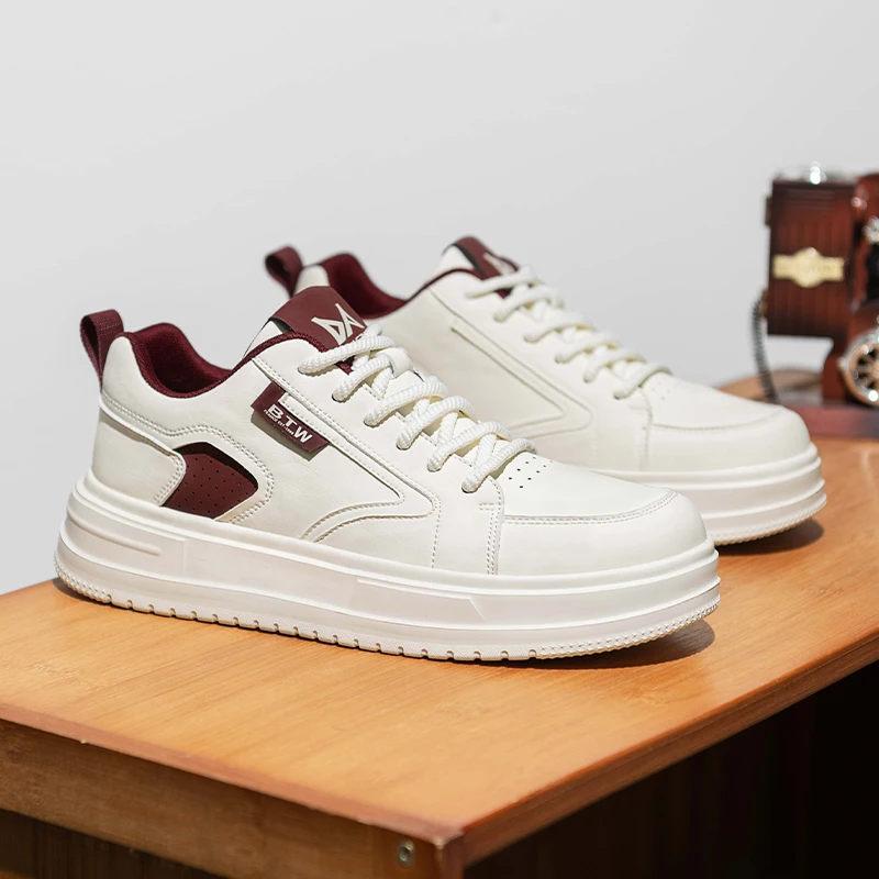 2025 Nuevas zapatillas blancas de otoño para hombre: zapatos casuales transpirables, estilo de pareja, de moda y más vendidos