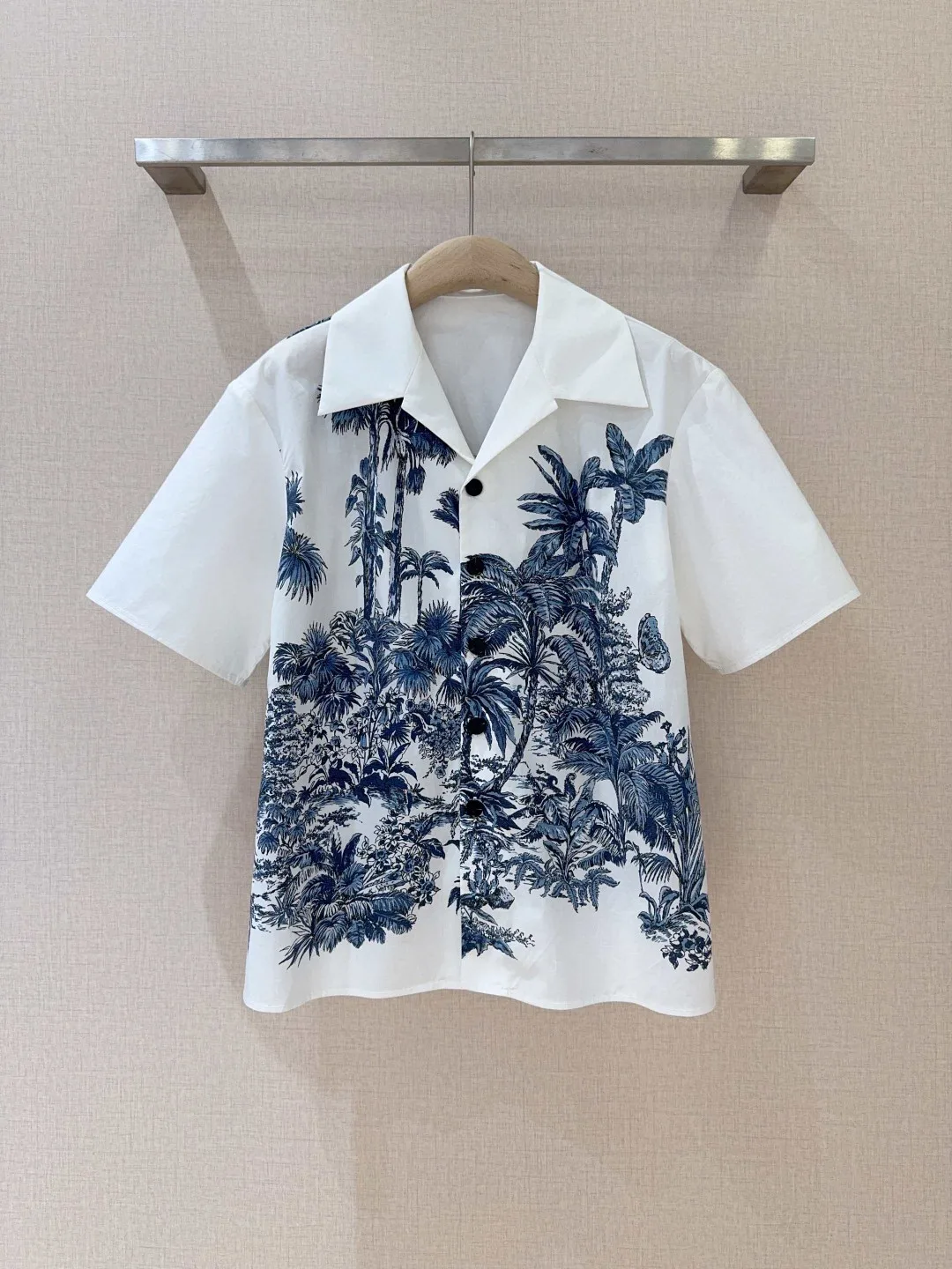 

2025 Summer New Women's Tropical Palm Print Short Sleeve Shirt, V-Neck Tailored Design with Button Front, Cotton Fabric for Brea