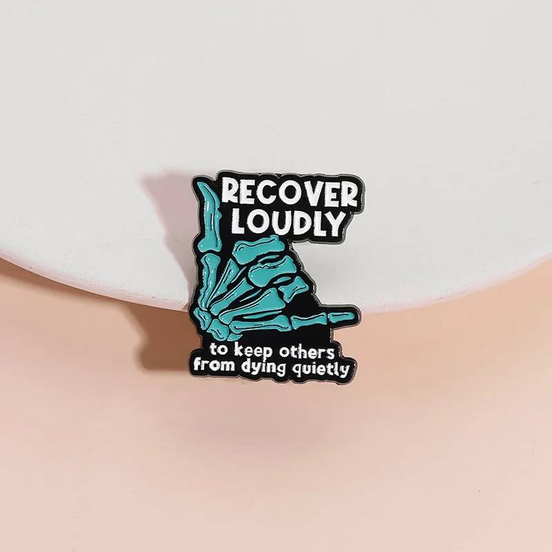 Broche esmaltado de mano con esqueleto Punk, recupera ruidosa para mantener los demás de morir silencios, Pin de solapa, insignia, regalo de joyería para amigo