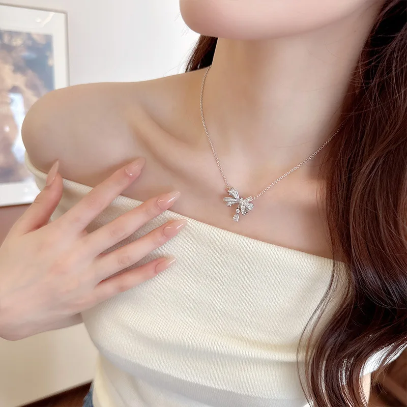 قلادة على شكل قطرة ماء على شكل فيونكة من الزركون مرصعة بالزركون، وسلسلة عنق نسائية راقية وسلسلة الترقوة